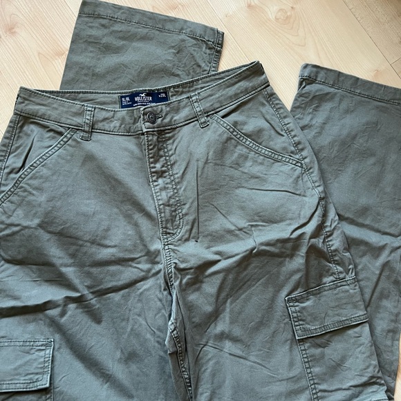 Hollister Pants - Hollister Women’s Green Cargo Pants